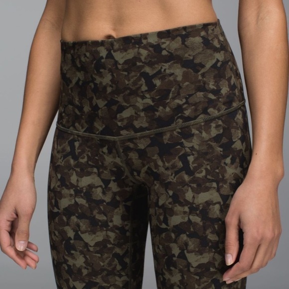 Sz4/6 Lululemon Wunder Under Roll Down Pant in Mystic Jungle VGUC - Picture 1 of 12